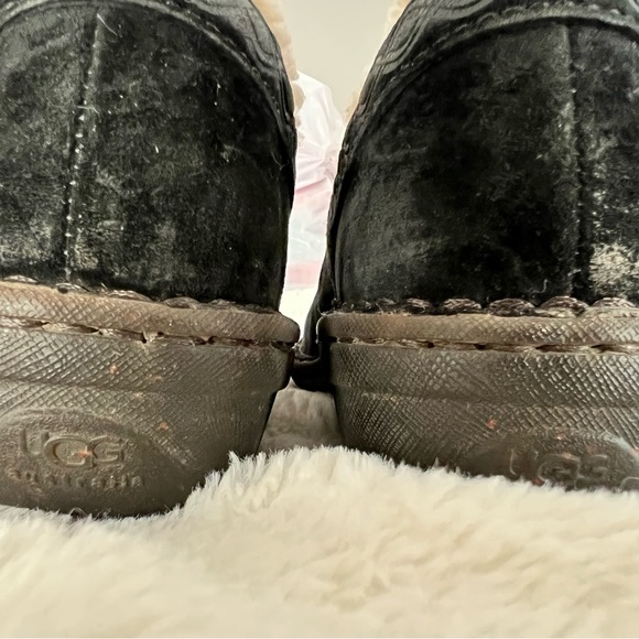 Womens UGG Moccasins/Clog new - Picture 2 of 6